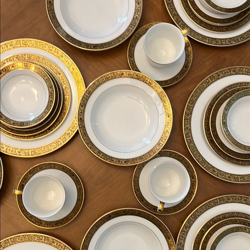 NWOT 40 Piece Sanford Hampton 3758 Chinese China